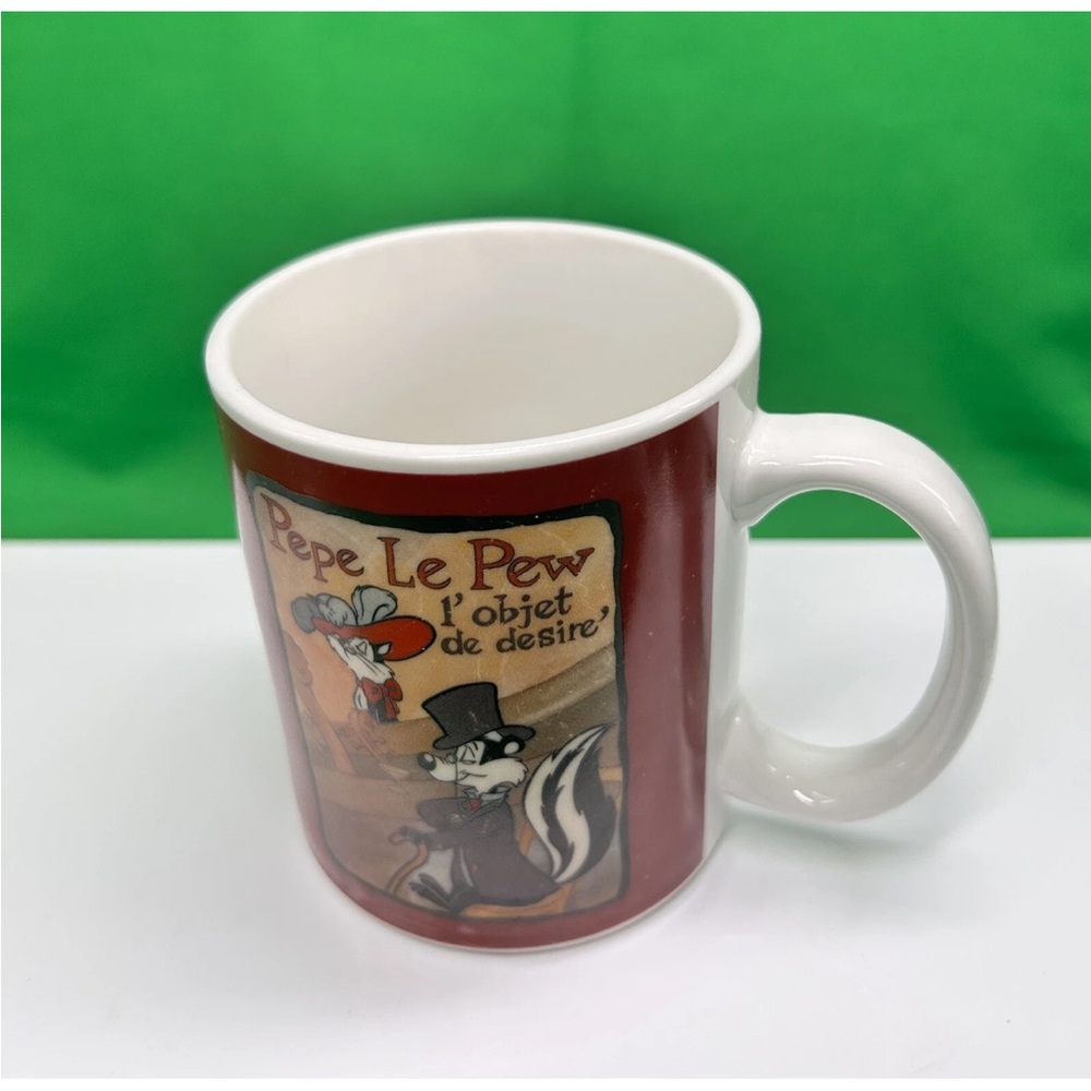 Vintage Coffee Mug 1993 Warner Bros Porky Wiley Coyote Pepe le Peu French
